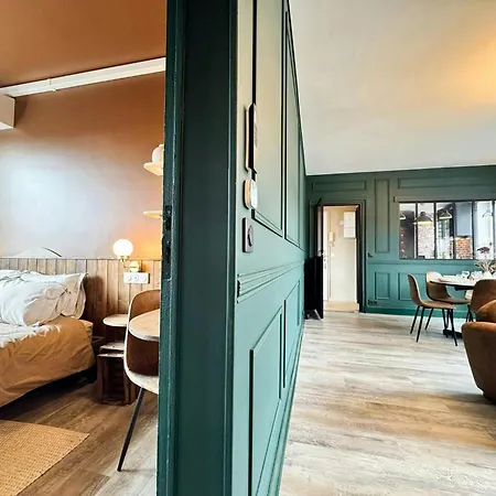 Library, 6 Personnes A Apartment Nemours